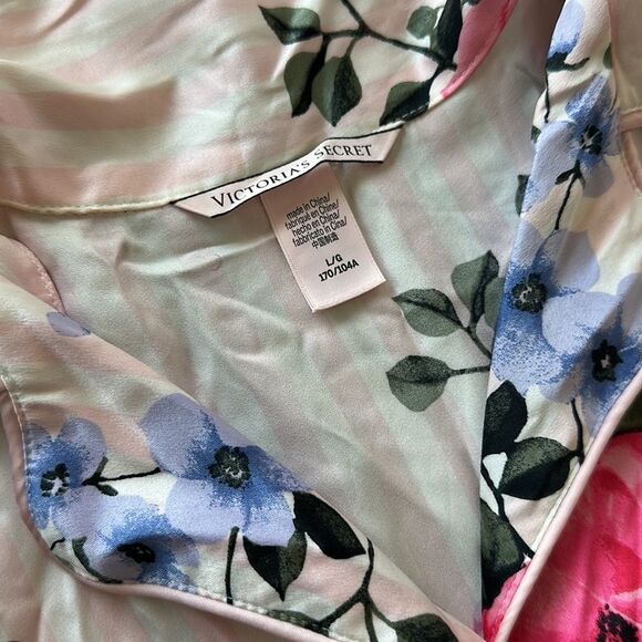 Victoria’s Secret Floral Romper - Picture 2 of 11